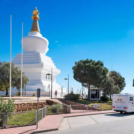 Apartament Panoramic Sea View Stupa Hills